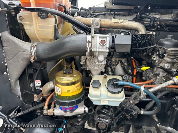 image for item OF9350 2015 Freightliner  Cascadia semi truck