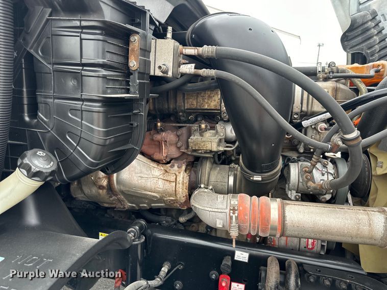 image for item OF9350 2015 Freightliner  Cascadia semi truck