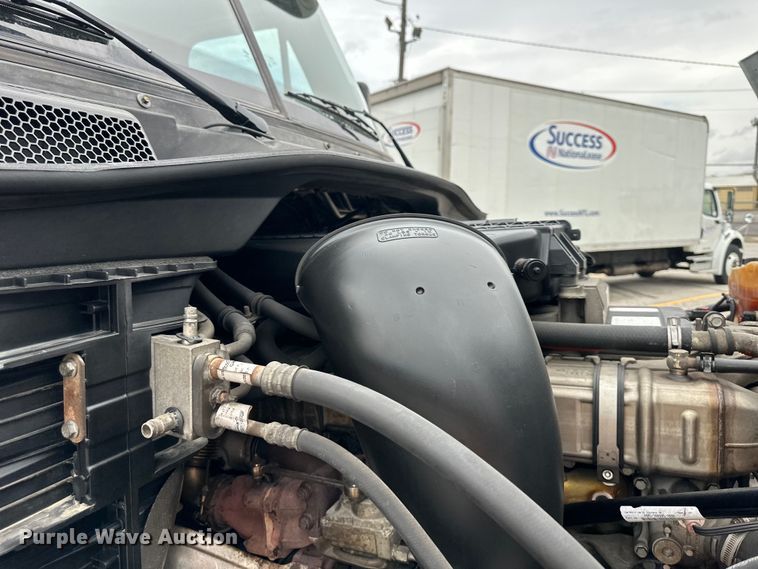 image for item OF9350 2015 Freightliner  Cascadia semi truck