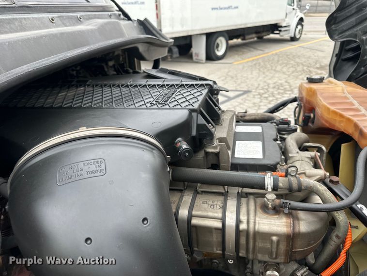 image for item OF9350 2015 Freightliner  Cascadia semi truck