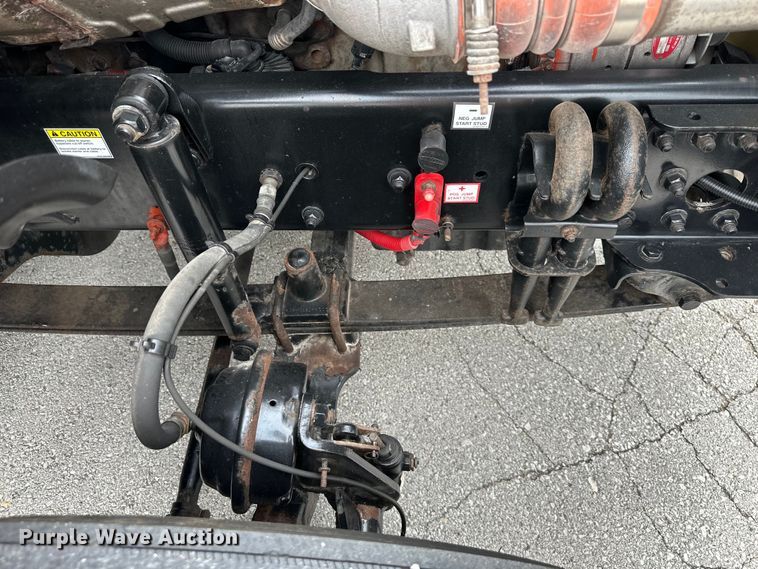 image for item OF9350 2015 Freightliner  Cascadia semi truck