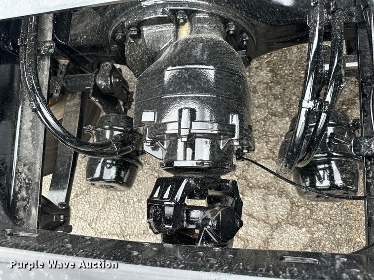 image for item OF9350 2015 Freightliner  Cascadia semi truck