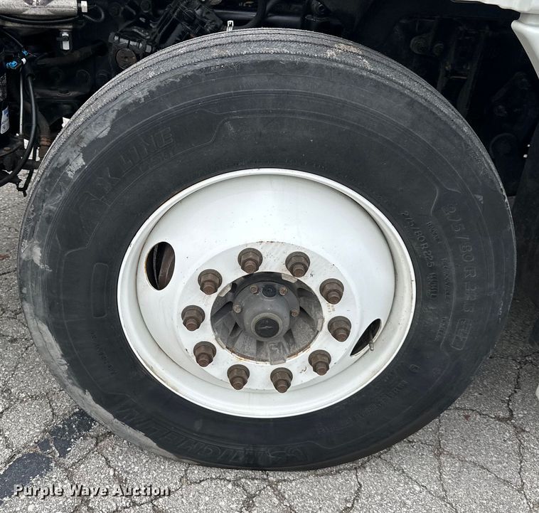 image for item OF9350 2015 Freightliner  Cascadia semi truck