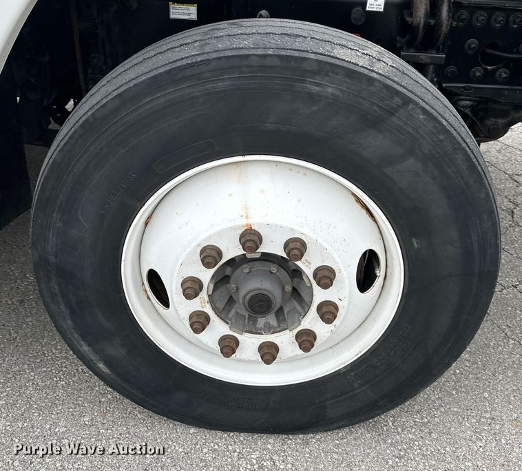 image for item OF9350 2015 Freightliner  Cascadia semi truck