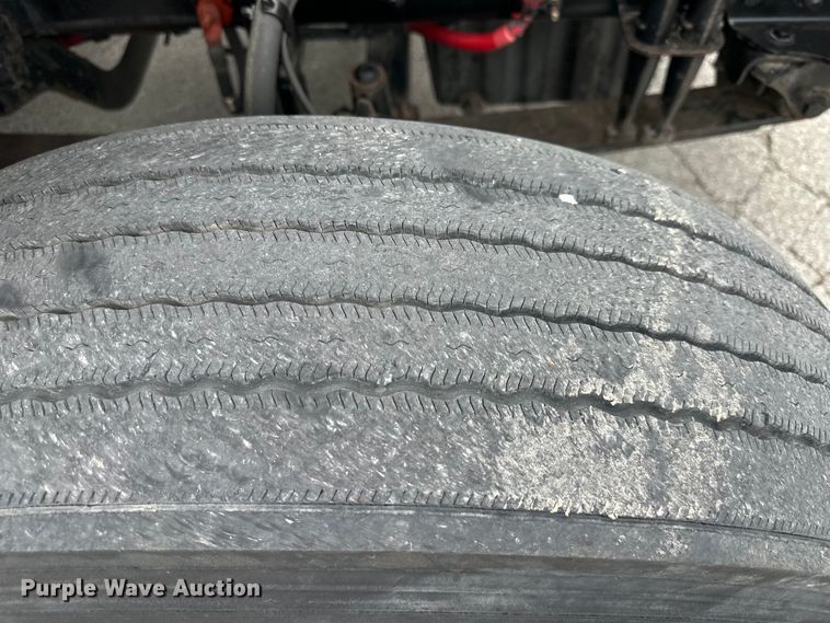 image for item OF9350 2015 Freightliner  Cascadia semi truck