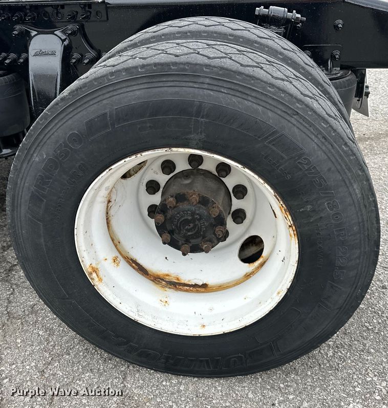 image for item OF9350 2015 Freightliner  Cascadia semi truck