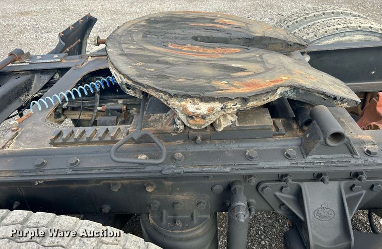 image for item OI9529 2003 Mack CH613 semi truck