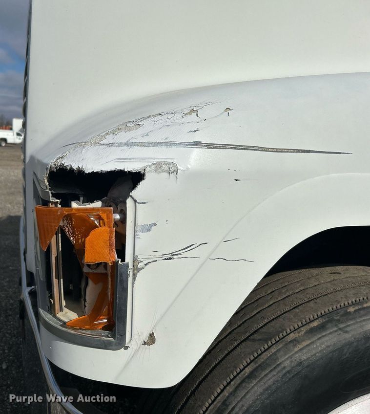 image for item OI9529 2003 Mack CH613 semi truck