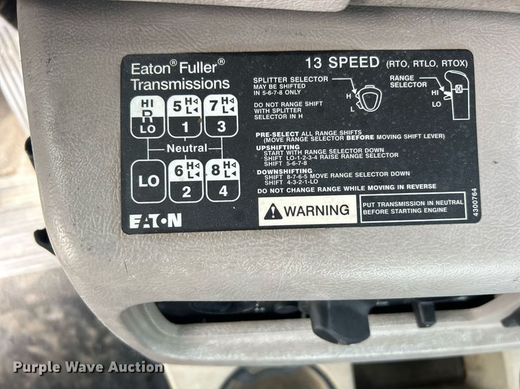 image for item OI9529 2003 Mack CH613 semi truck