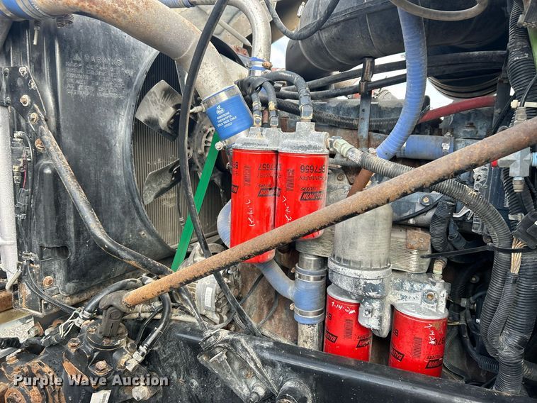 image for item OI9529 2003 Mack CH613 semi truck