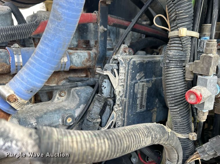 image for item OI9529 2003 Mack CH613 semi truck