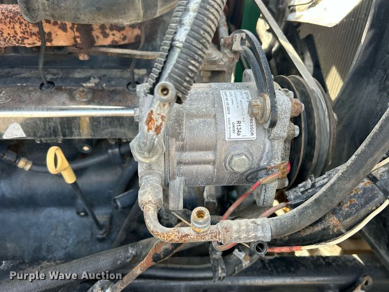 image for item OI9529 2003 Mack CH613 semi truck