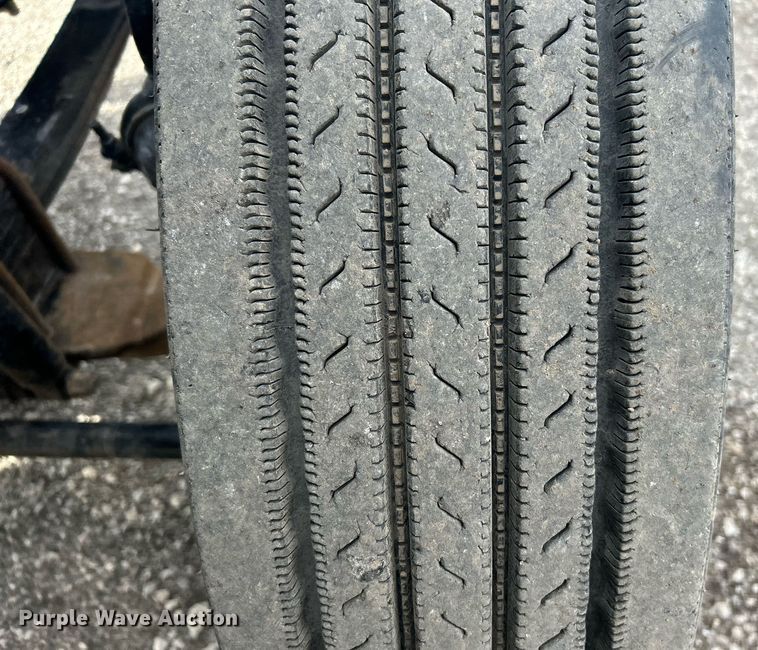 image for item OI9529 2003 Mack CH613 semi truck