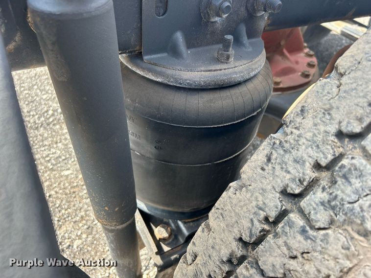 image for item OI9529 2003 Mack CH613 semi truck