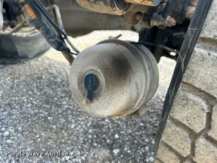 image for item OI9529 2003 Mack CH613 semi truck