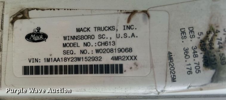 image for item OI9529 2003 Mack CH613 semi truck