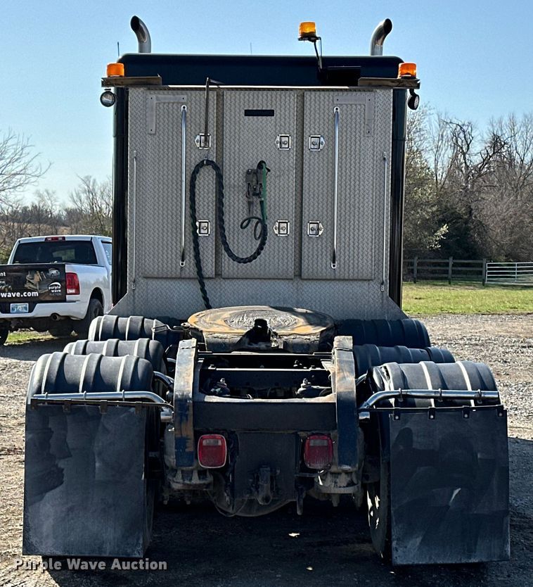 image for item OM9960 2006 Peterbilt  357 semi truck