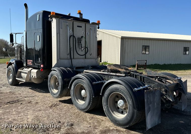 image for item OM9960 2006 Peterbilt  357 semi truck