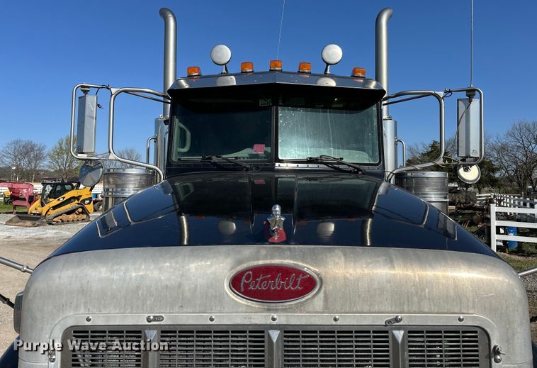 image for item OM9960 2006 Peterbilt  357 semi truck