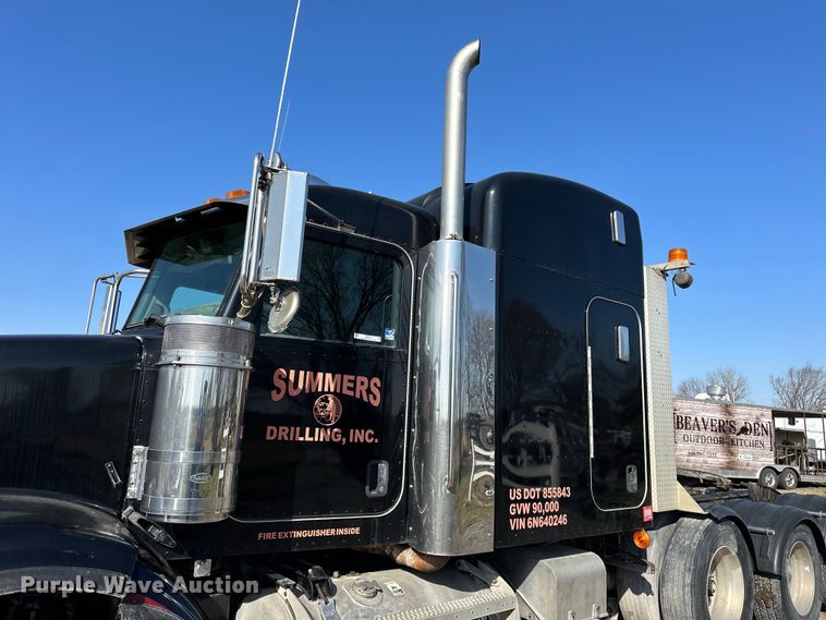 image for item OM9960 2006 Peterbilt  357 semi truck