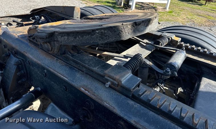 image for item OM9960 2006 Peterbilt  357 semi truck