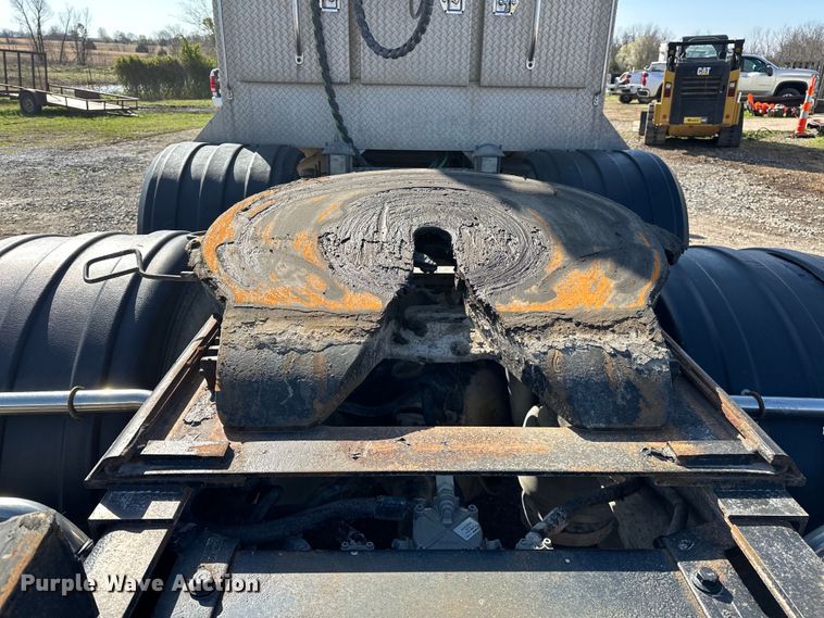 image for item OM9960 2006 Peterbilt  357 semi truck