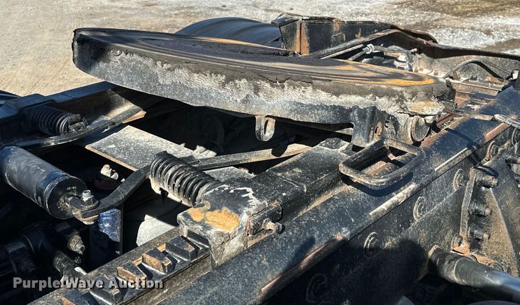 image for item OM9960 2006 Peterbilt  357 semi truck