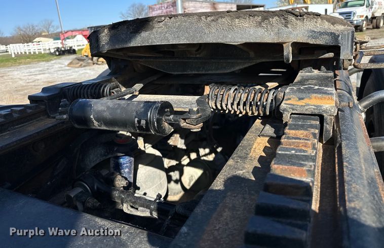 image for item OM9960 2006 Peterbilt  357 semi truck