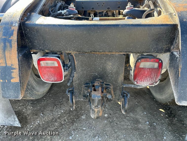 image for item OM9960 2006 Peterbilt  357 semi truck