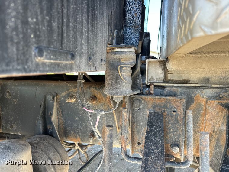 image for item OM9960 2006 Peterbilt  357 semi truck