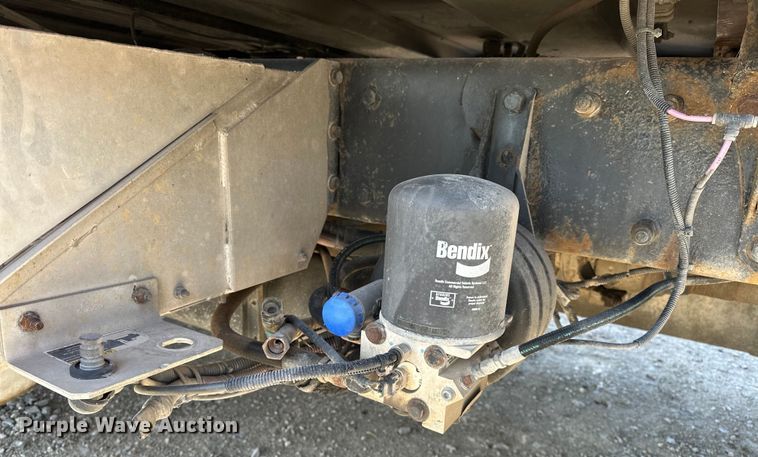 image for item OM9960 2006 Peterbilt  357 semi truck