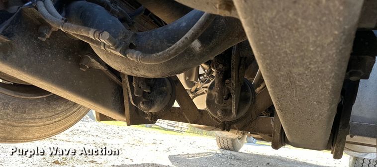 image for item OM9960 2006 Peterbilt  357 semi truck