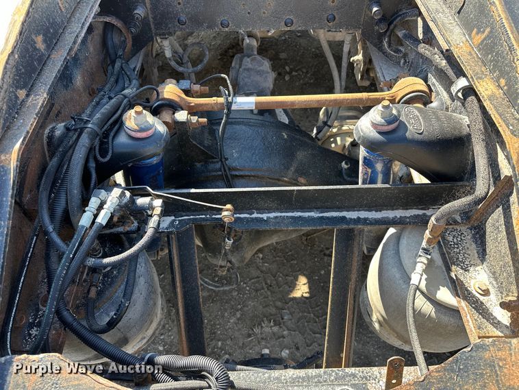 image for item OM9960 2006 Peterbilt  357 semi truck