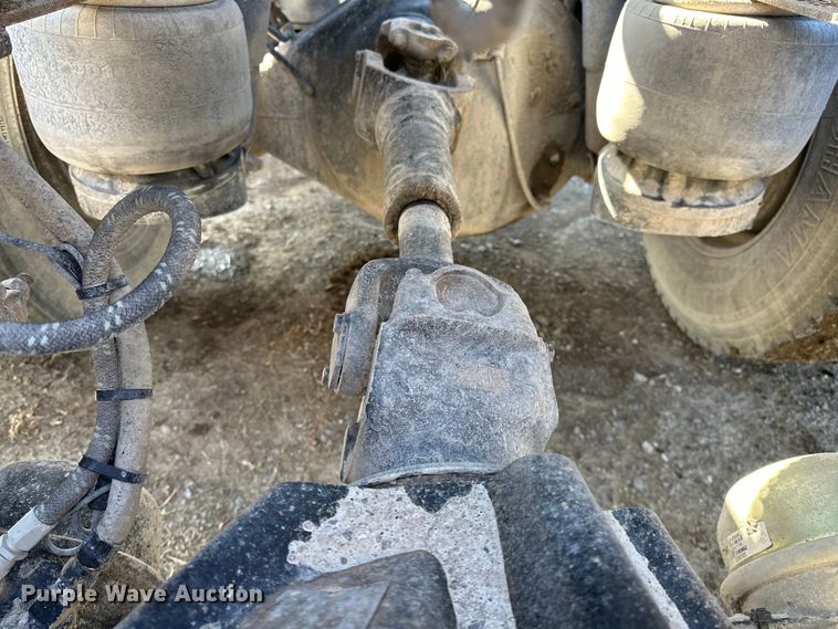 image for item OM9960 2006 Peterbilt  357 semi truck