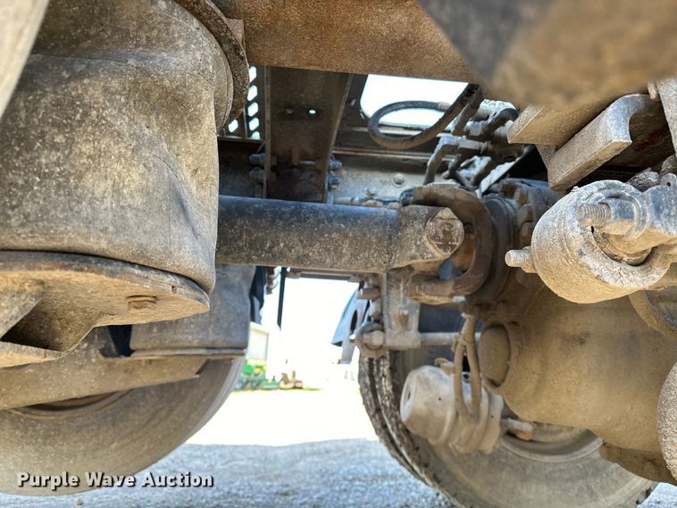 image for item OM9960 2006 Peterbilt  357 semi truck