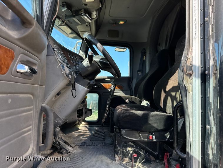 image for item OM9960 2006 Peterbilt  357 semi truck