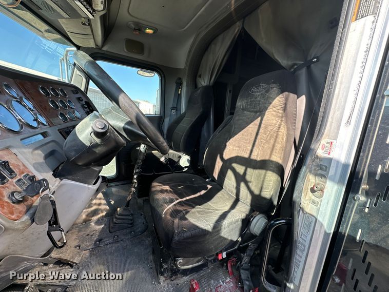image for item OM9960 2006 Peterbilt  357 semi truck