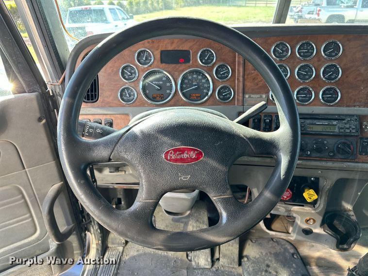 image for item OM9960 2006 Peterbilt  357 semi truck