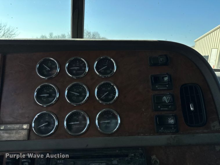 image for item OM9960 2006 Peterbilt  357 semi truck