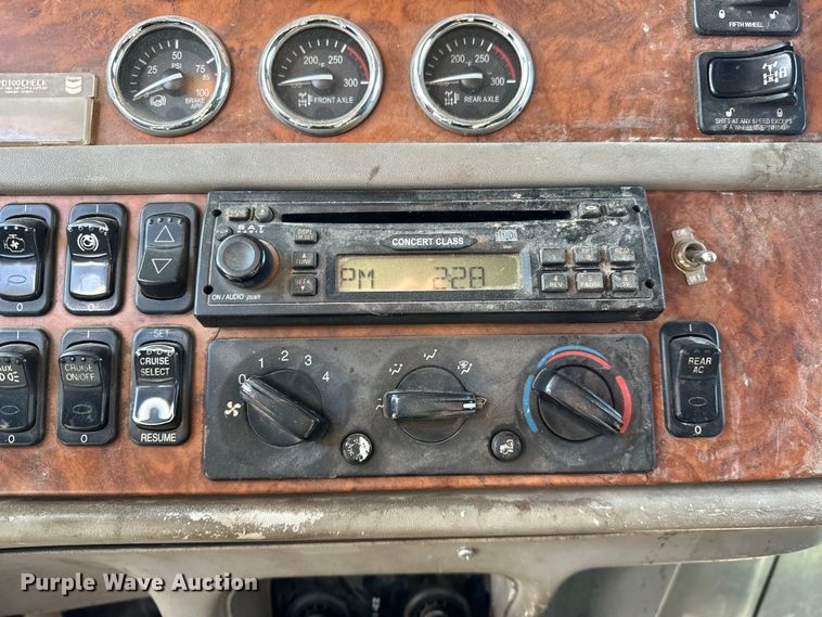 image for item OM9960 2006 Peterbilt  357 semi truck