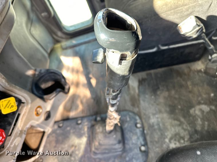 image for item OM9960 2006 Peterbilt  357 semi truck