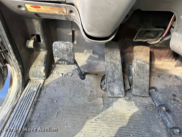 image for item OM9960 2006 Peterbilt  357 semi truck