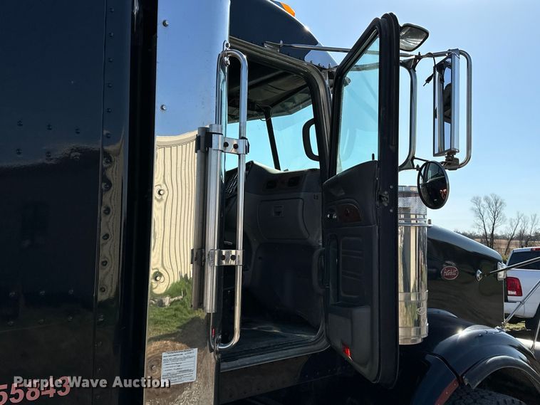 image for item OM9960 2006 Peterbilt  357 semi truck