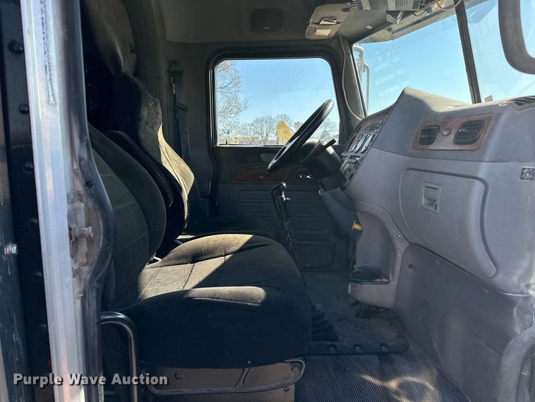 image for item OM9960 2006 Peterbilt  357 semi truck