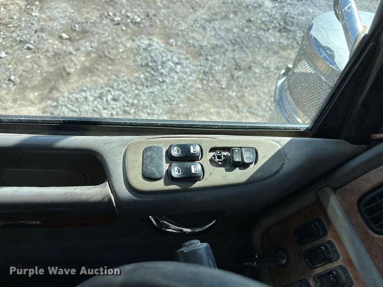 image for item OM9960 2006 Peterbilt  357 semi truck