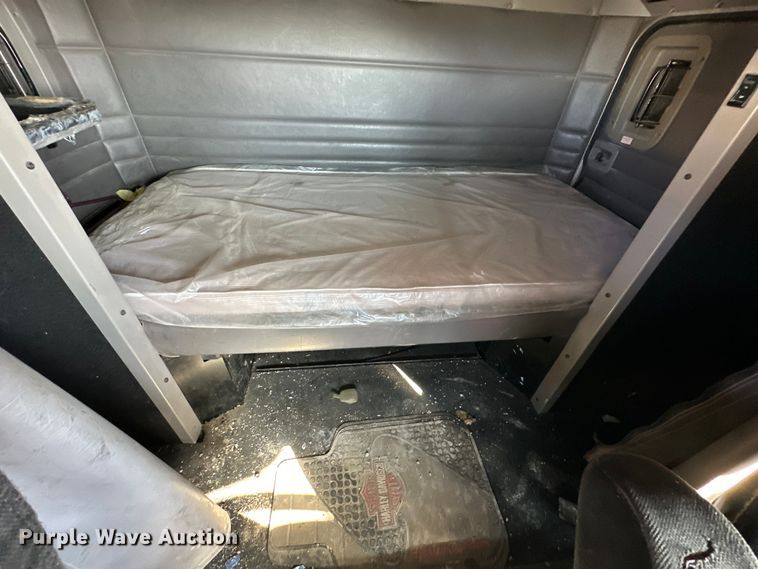 image for item OM9960 2006 Peterbilt  357 semi truck