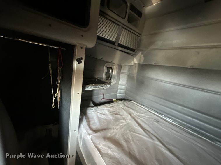 image for item OM9960 2006 Peterbilt  357 semi truck