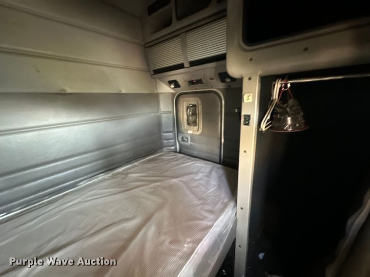 image for item OM9960 2006 Peterbilt  357 semi truck