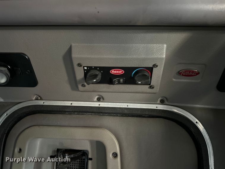 image for item OM9960 2006 Peterbilt  357 semi truck