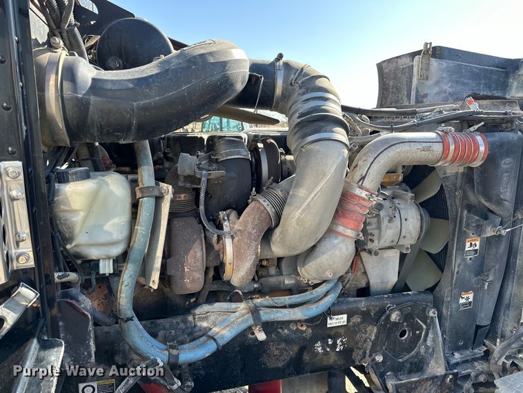 image for item OM9960 2006 Peterbilt  357 semi truck